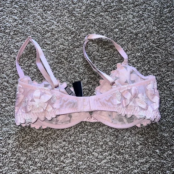 Victoria’s Secret Elegant Pink Lace Bra - Picture 3 of 4